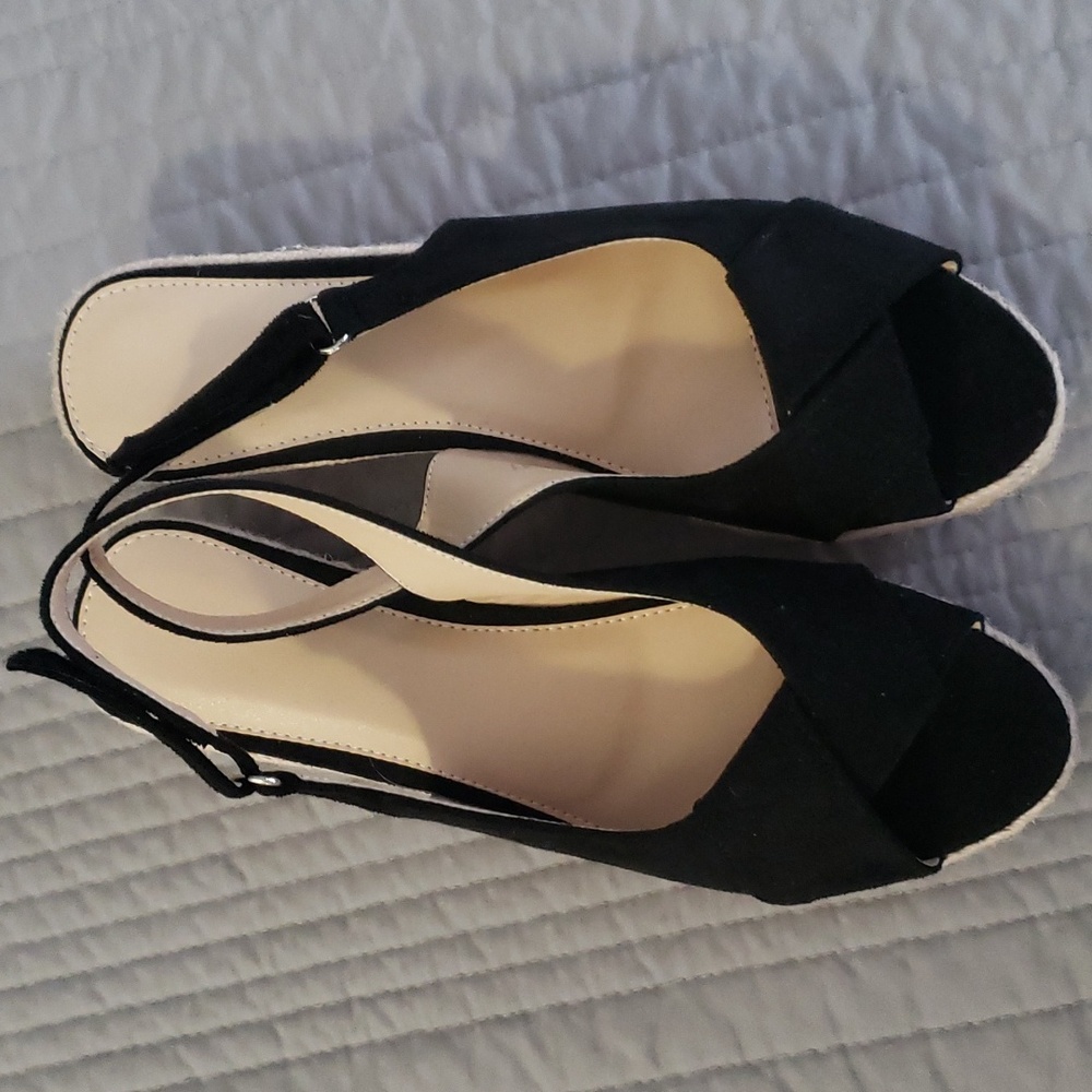 Summer Shoes Peep Toes size 10. New, Never worn.